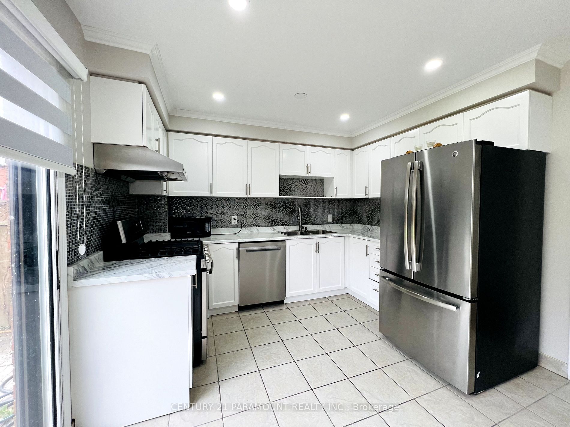 24 Softneedle Ave