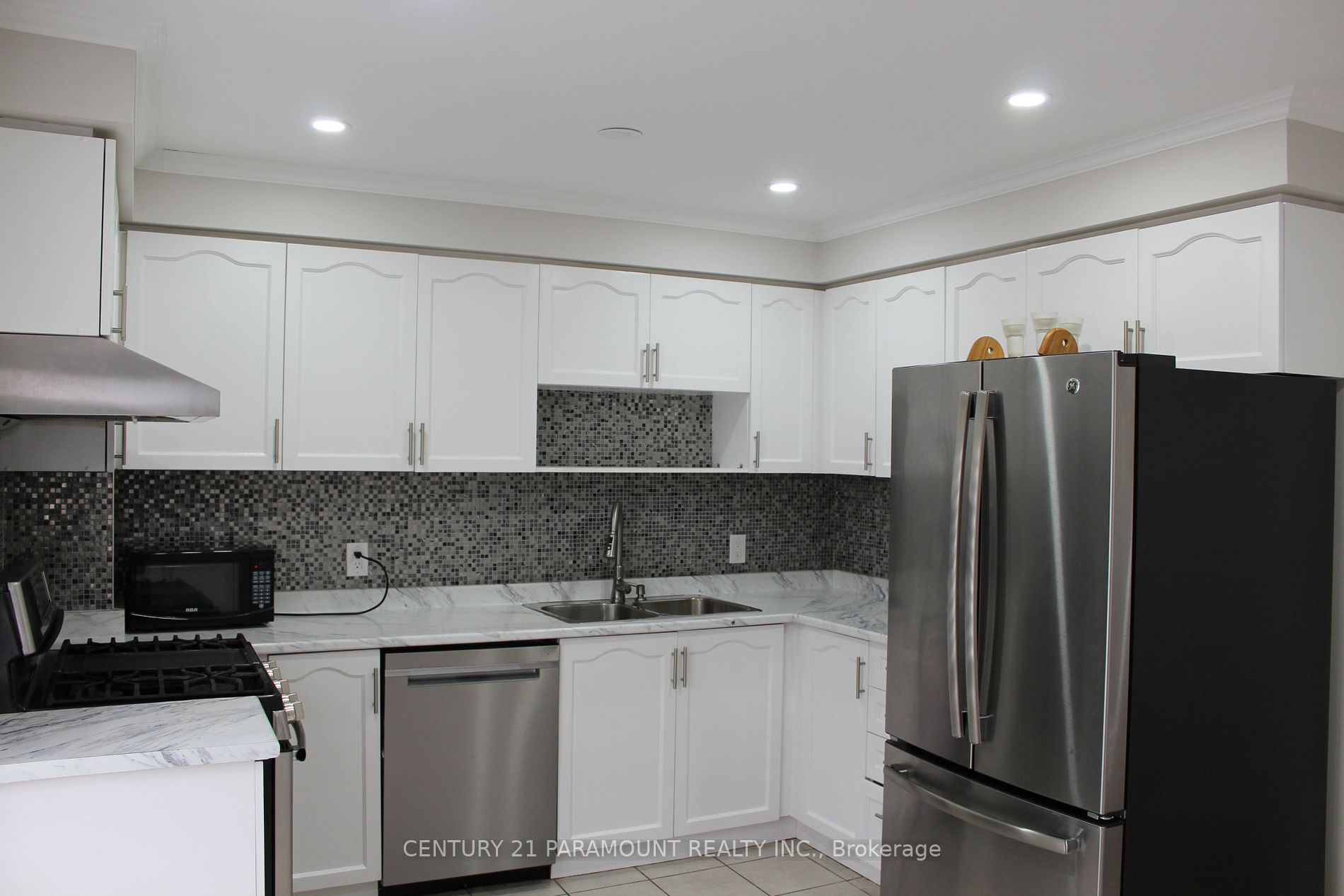 24 Softneedle Ave