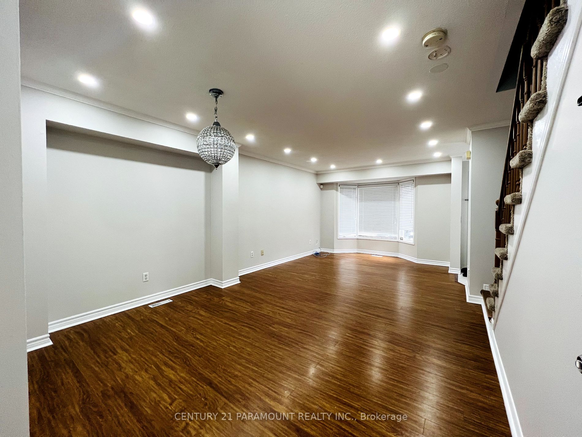 24 Softneedle Ave