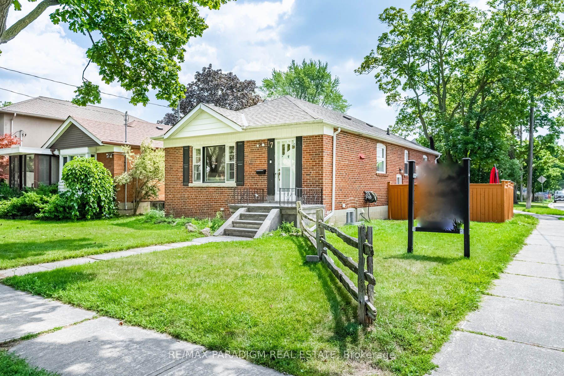 17 Rockfield Dr