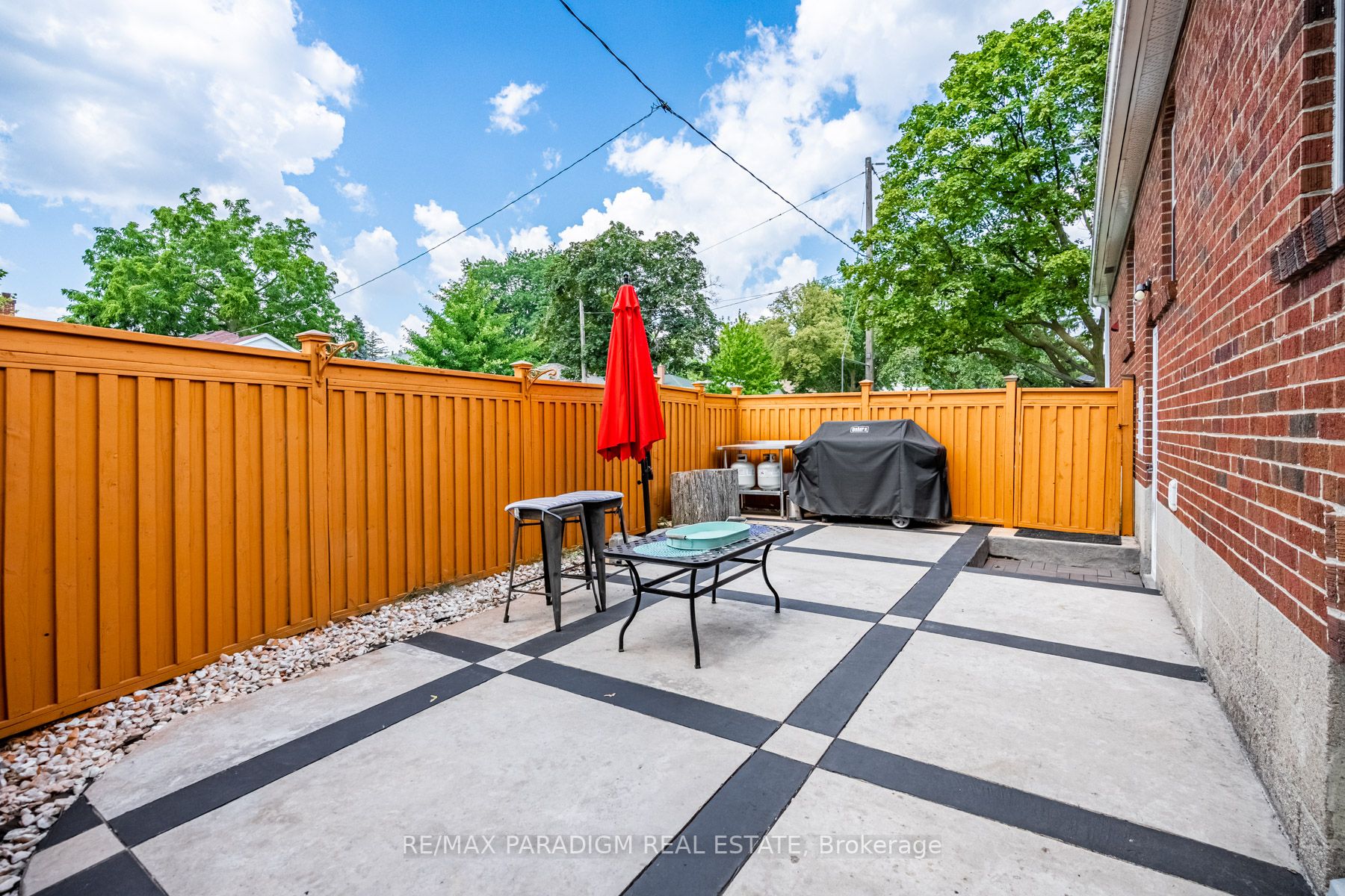 17 Rockfield Dr