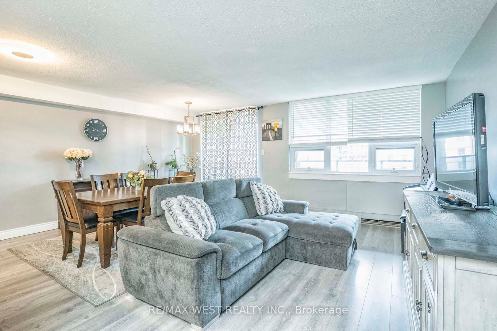 15 La Rose Ave, #803