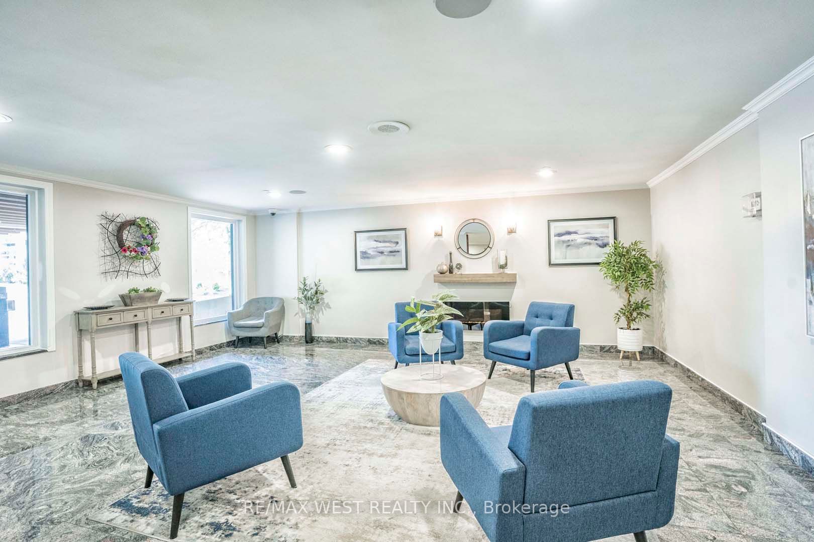 15 La Rose Ave, #803