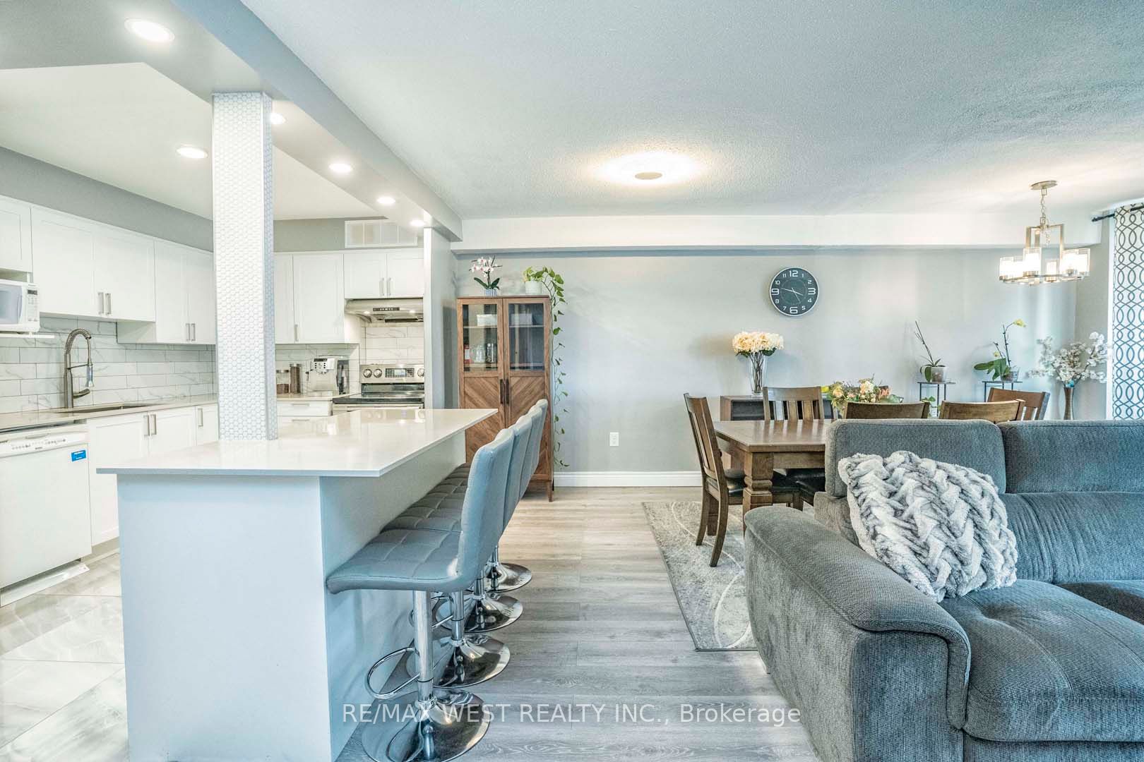 15 La Rose Ave, #803