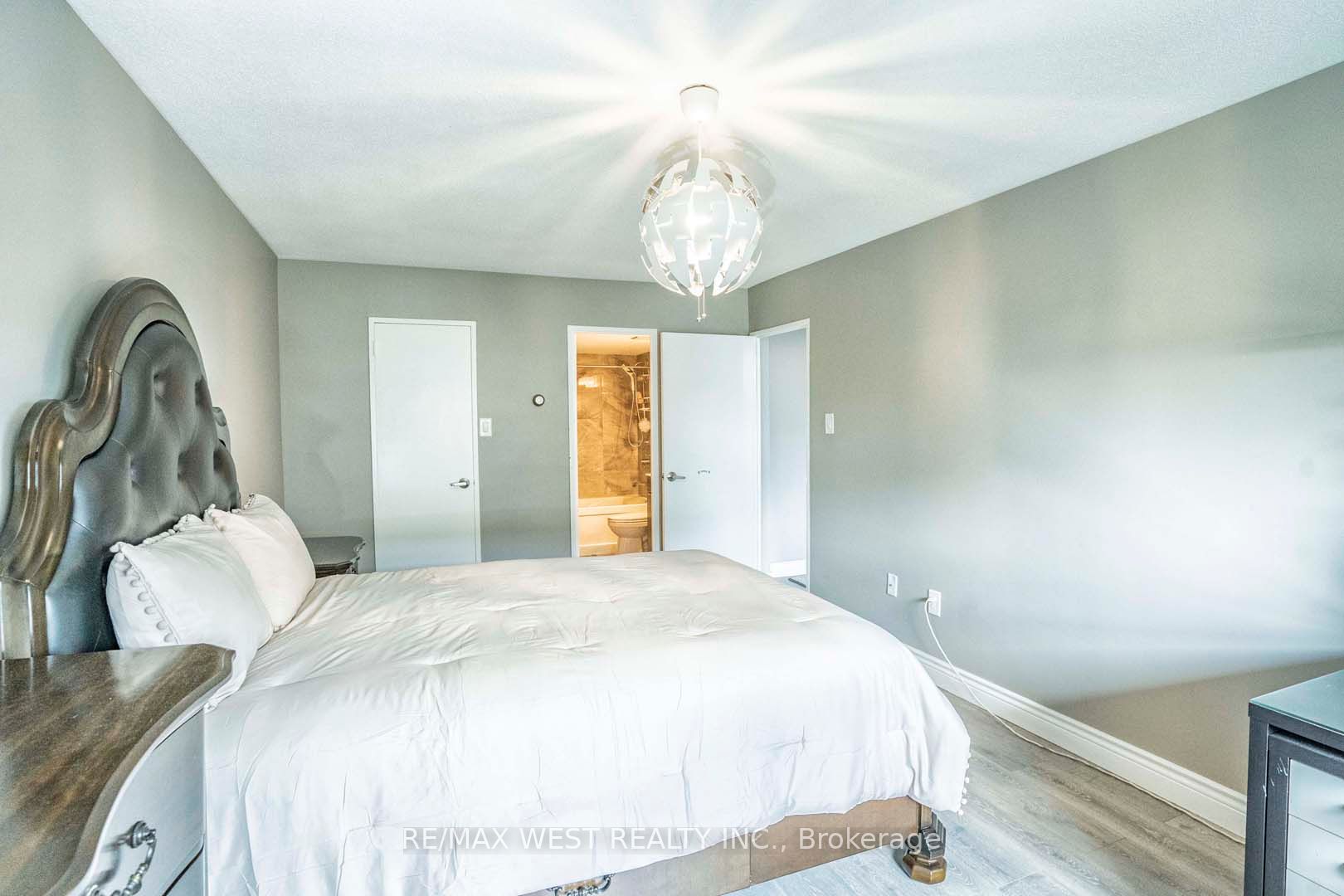 15 La Rose Ave, #803