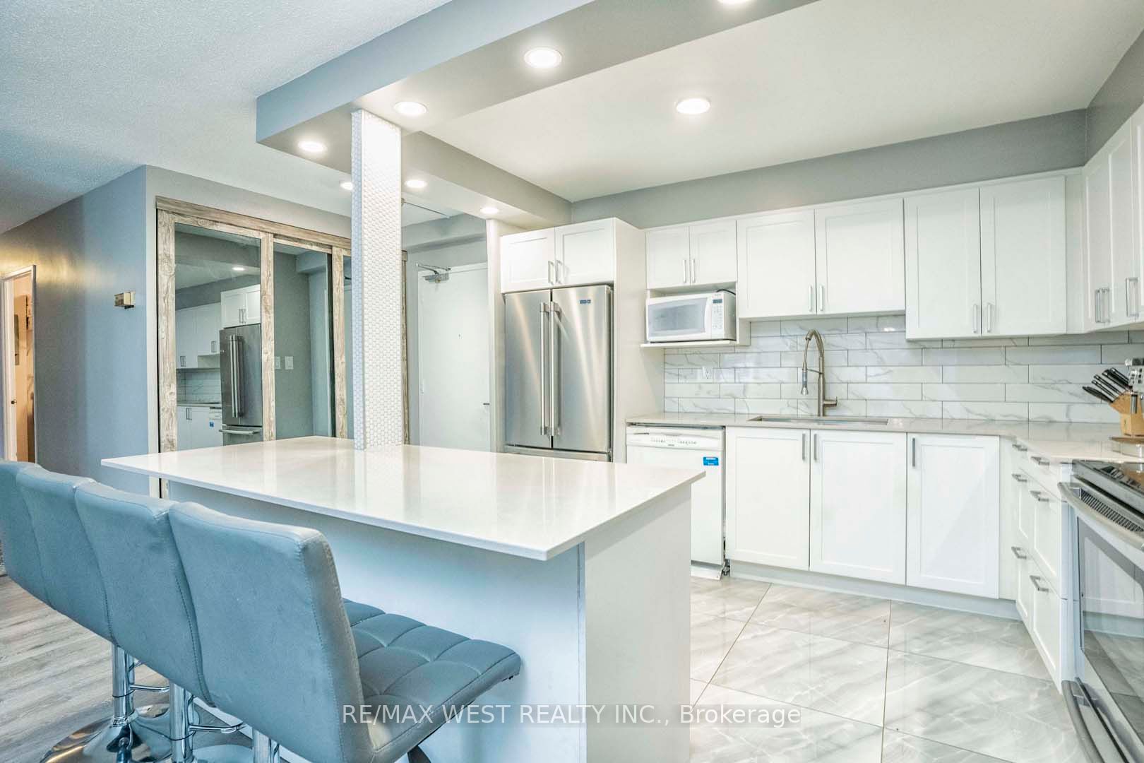 15 La Rose Ave, #803