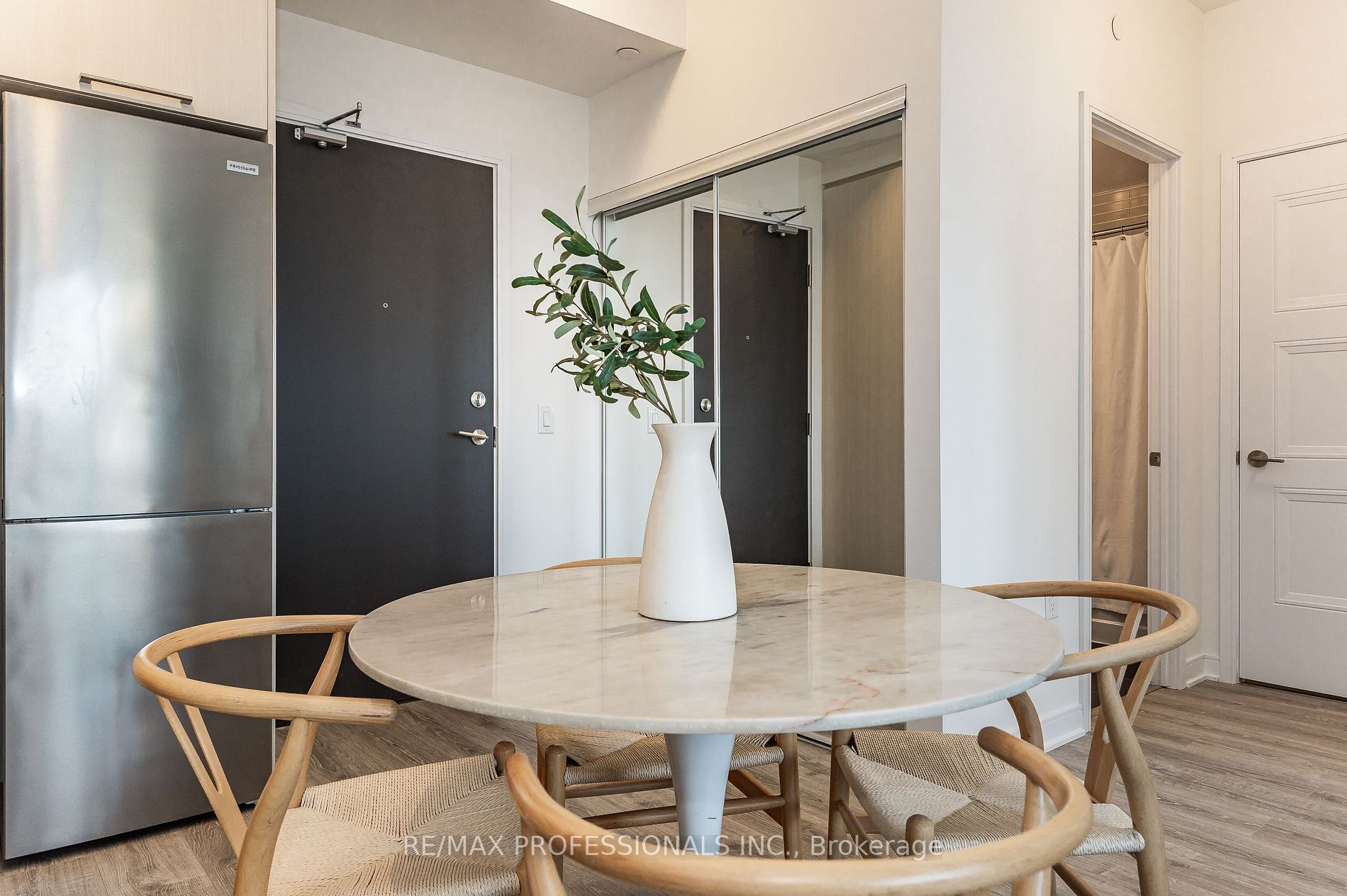 25 Neighbourhood Lane, #801