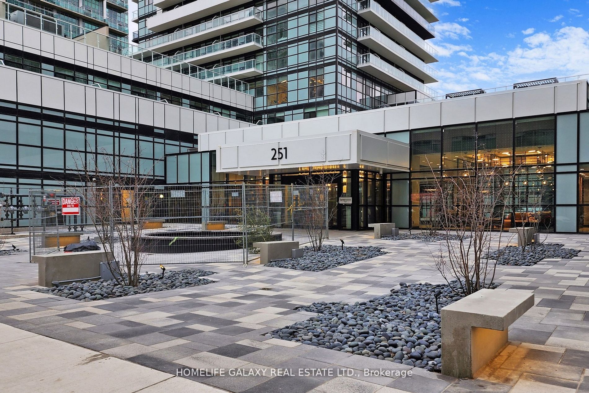 251 Manitoba St, #101