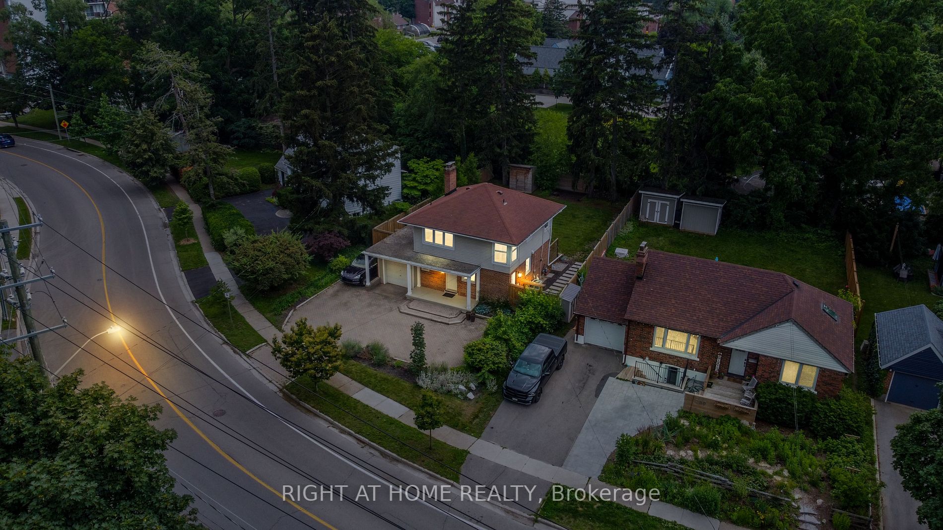 226 Queen Mary Dr