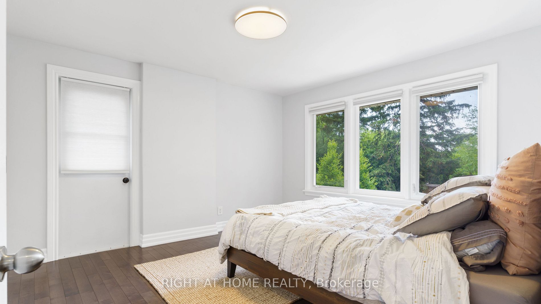 226 Queen Mary Dr