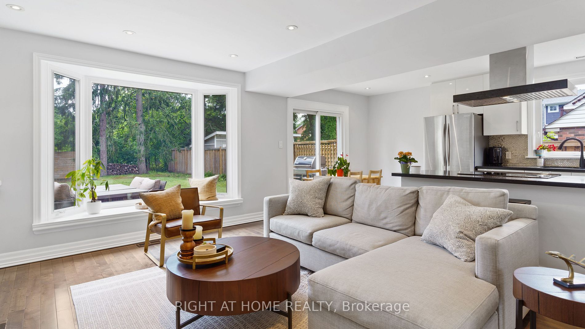 226 Queen Mary Dr