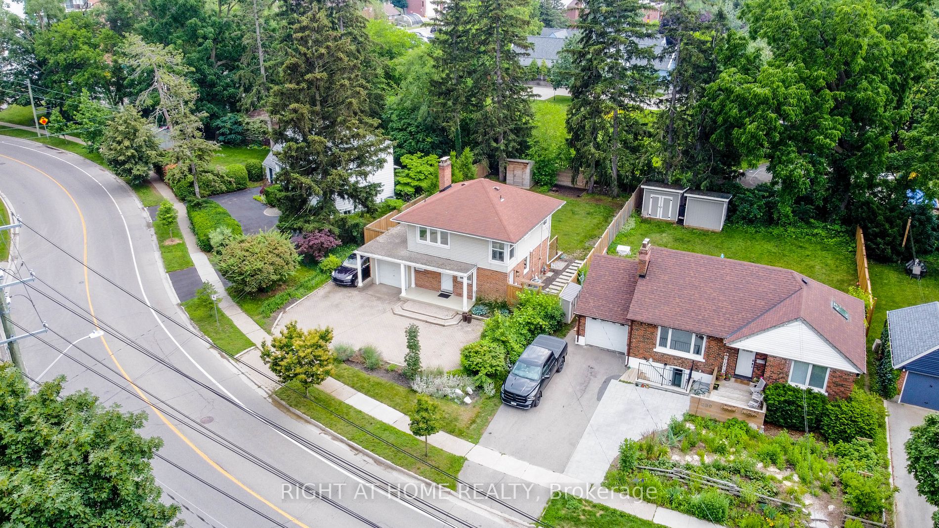226 Queen Mary Dr