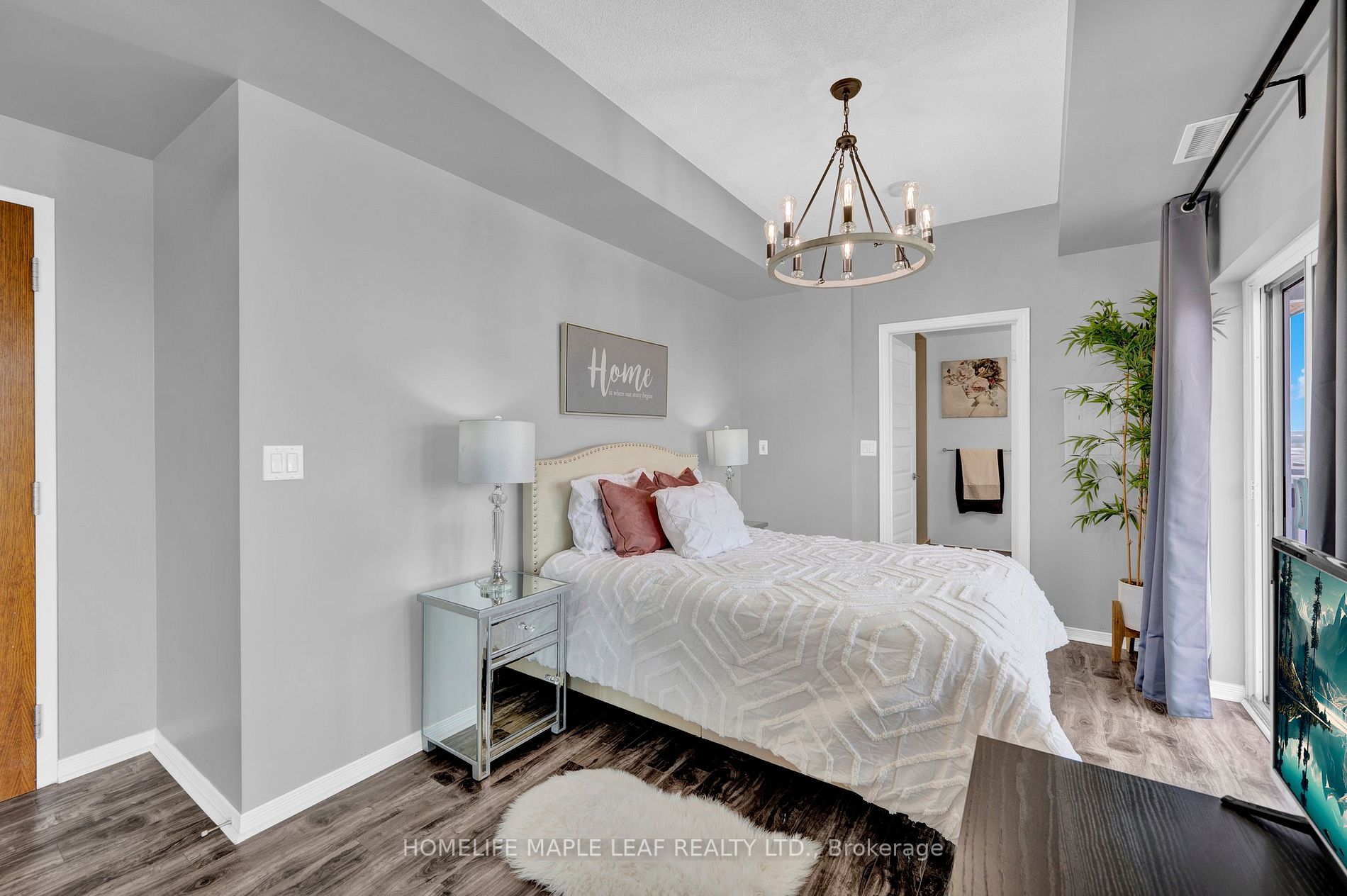 215 Queen St E, #1401