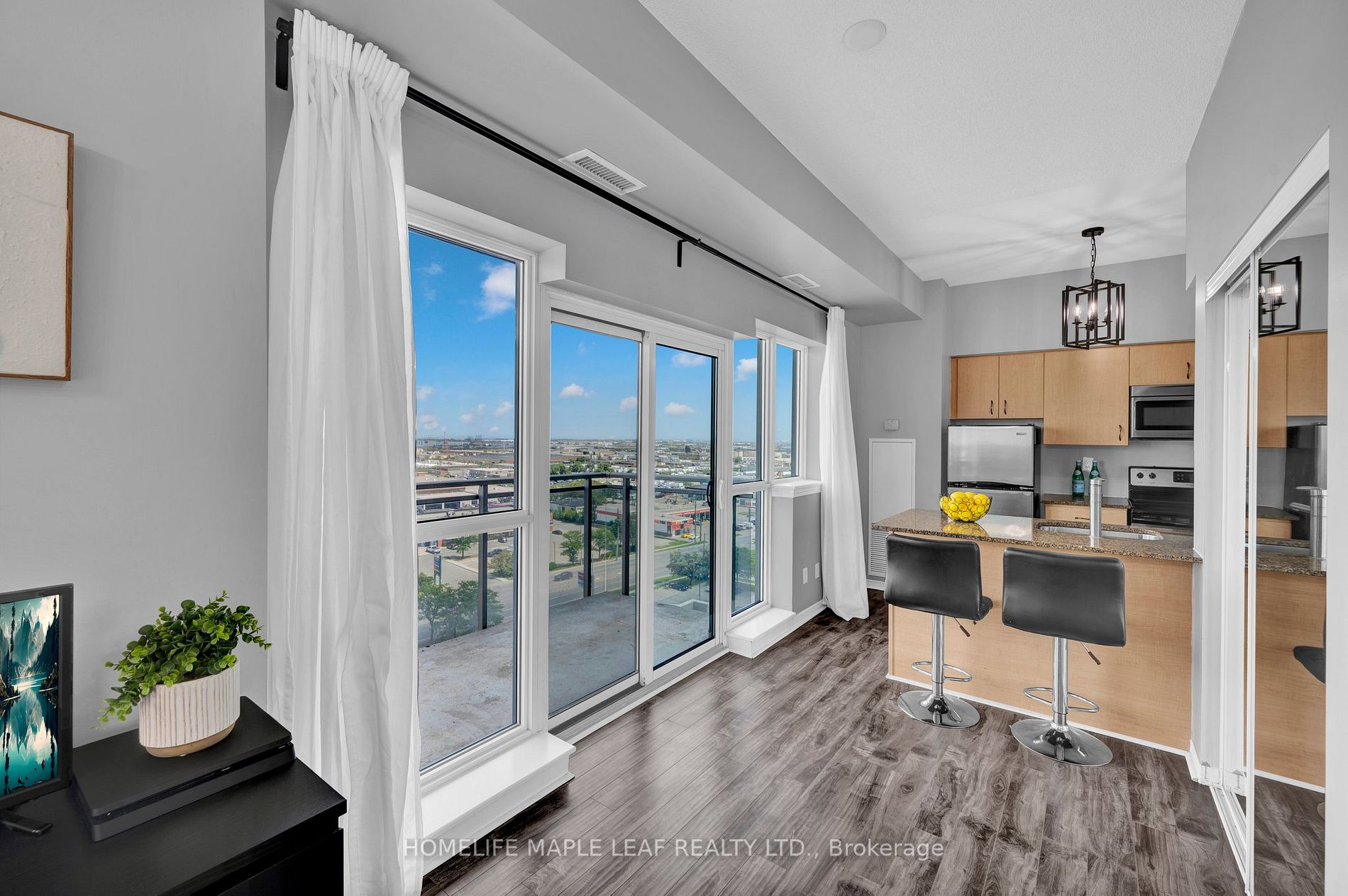 215 Queen St E, #1401