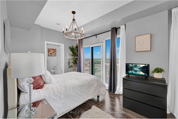 215 Queen St E, Brampton