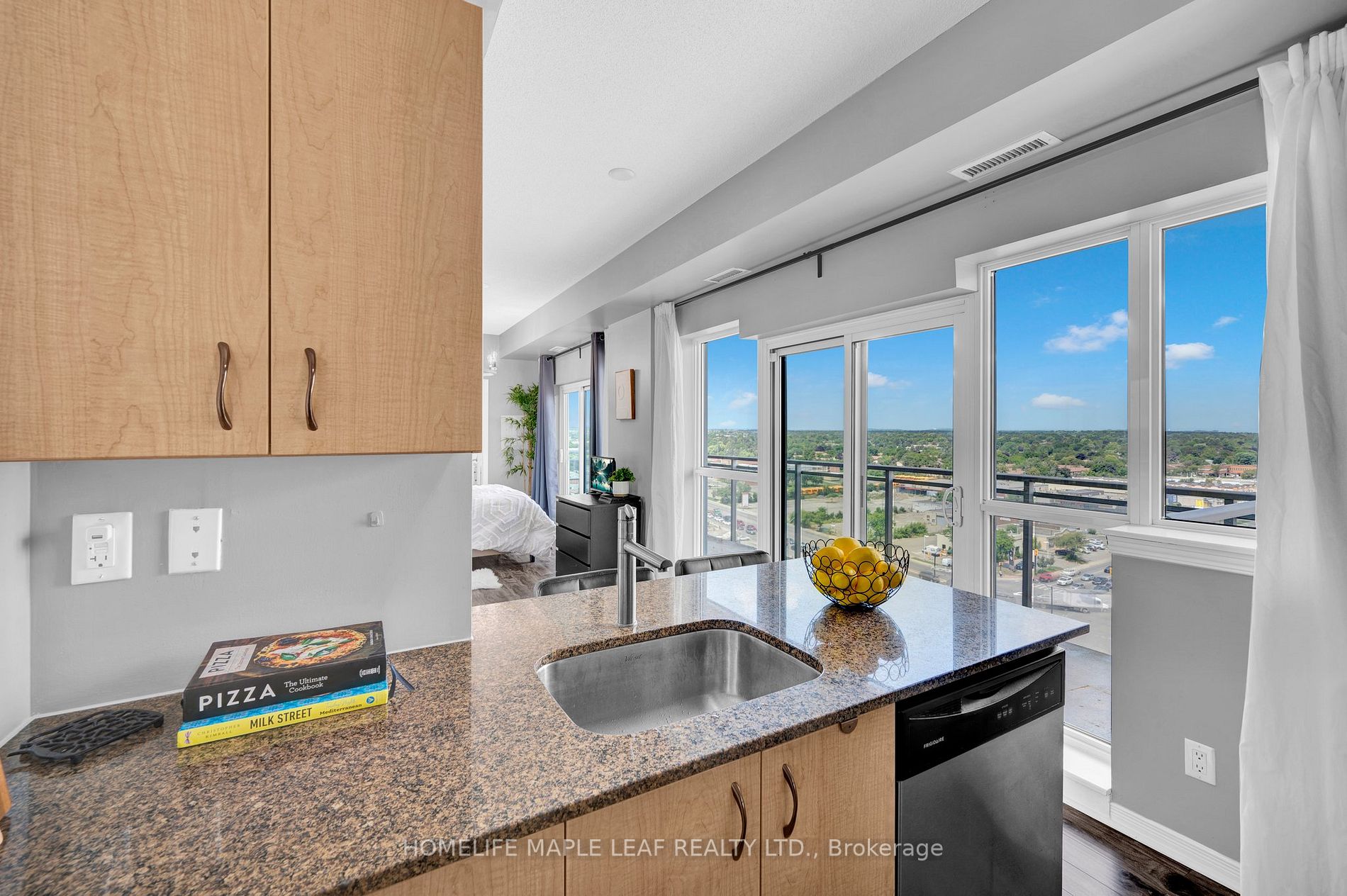 215 Queen St E, #1401