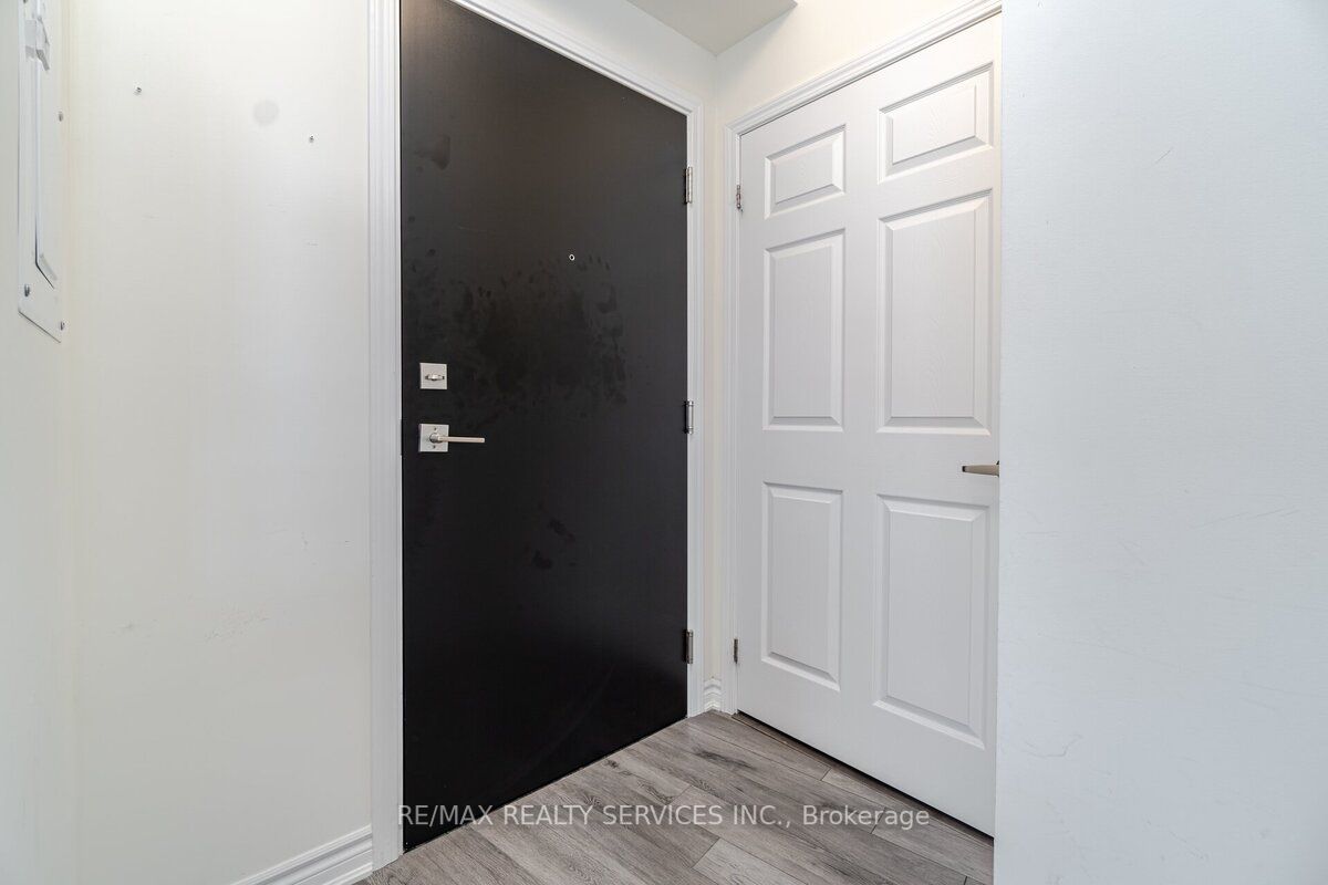 200 Lagerfeld Dr, #210
