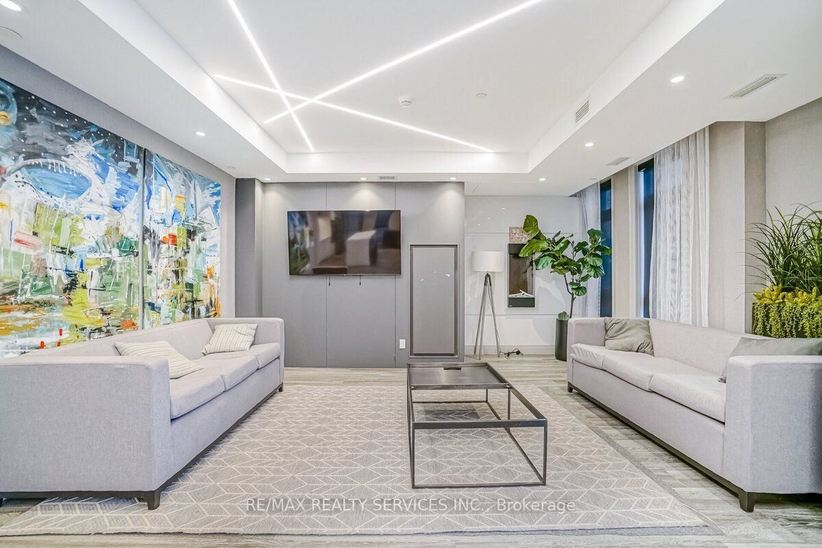 200 Lagerfeld Dr, #210