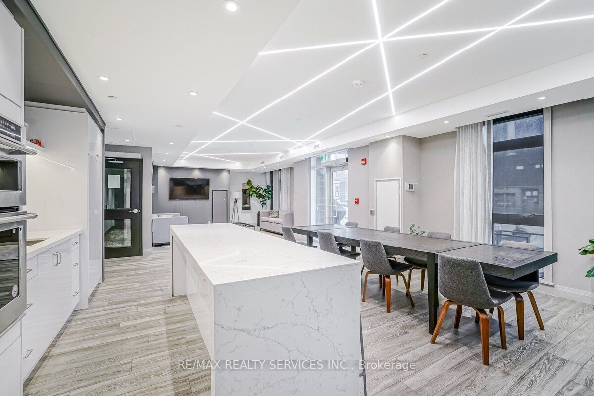 200 Lagerfeld Dr, #210