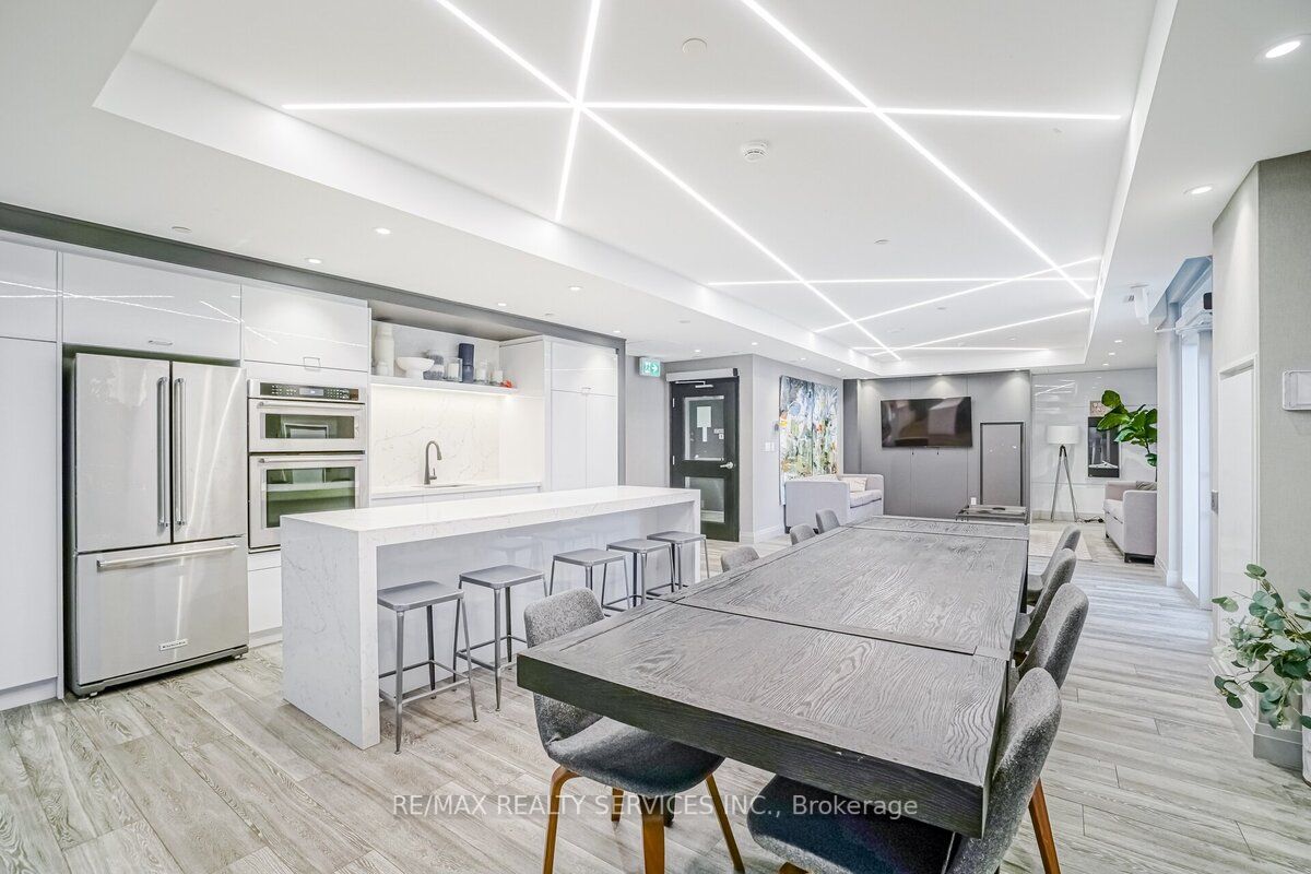 200 Lagerfeld Dr, #210