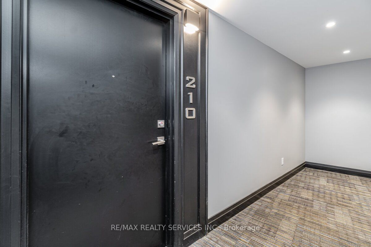 200 Lagerfeld Dr, #210