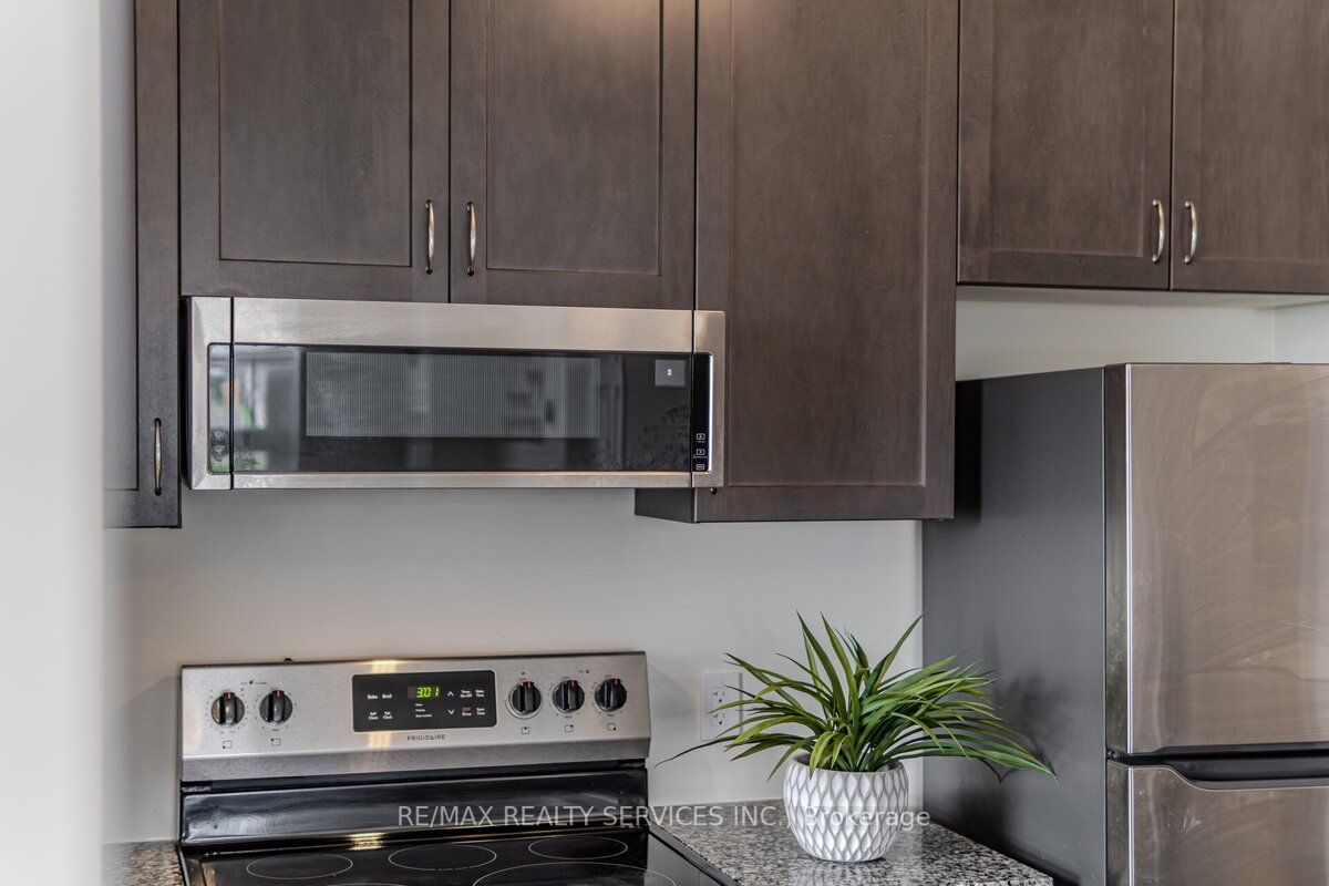 200 Lagerfeld Dr, #210