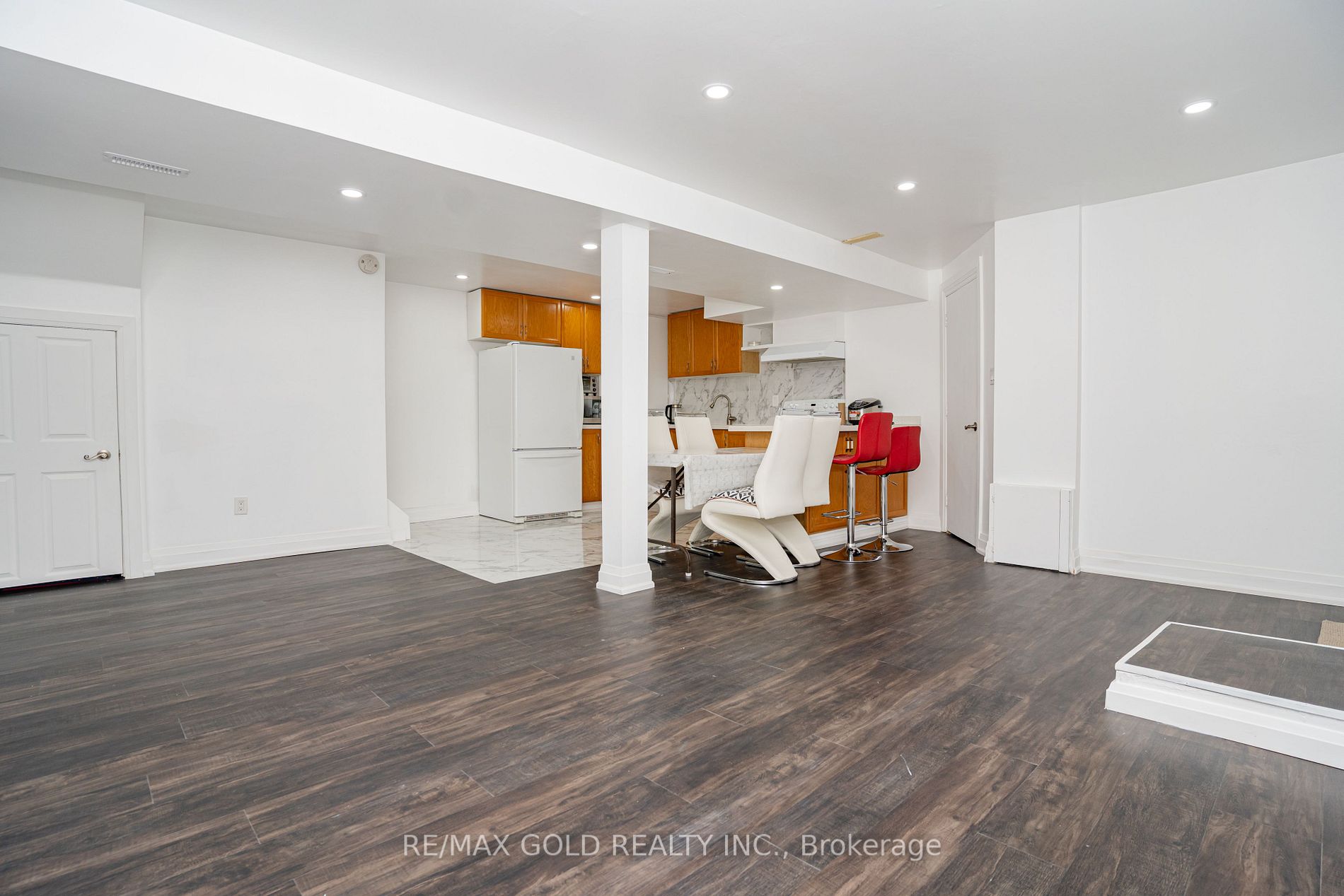 20 Nipigon Crt