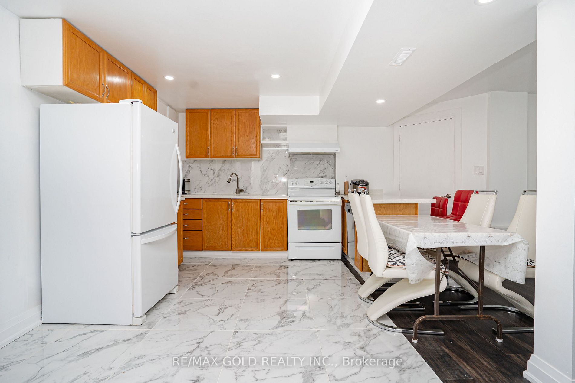 20 Nipigon Crt