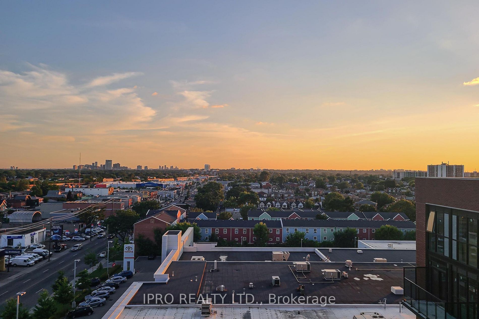 2300 St. Clair Ave W, #915