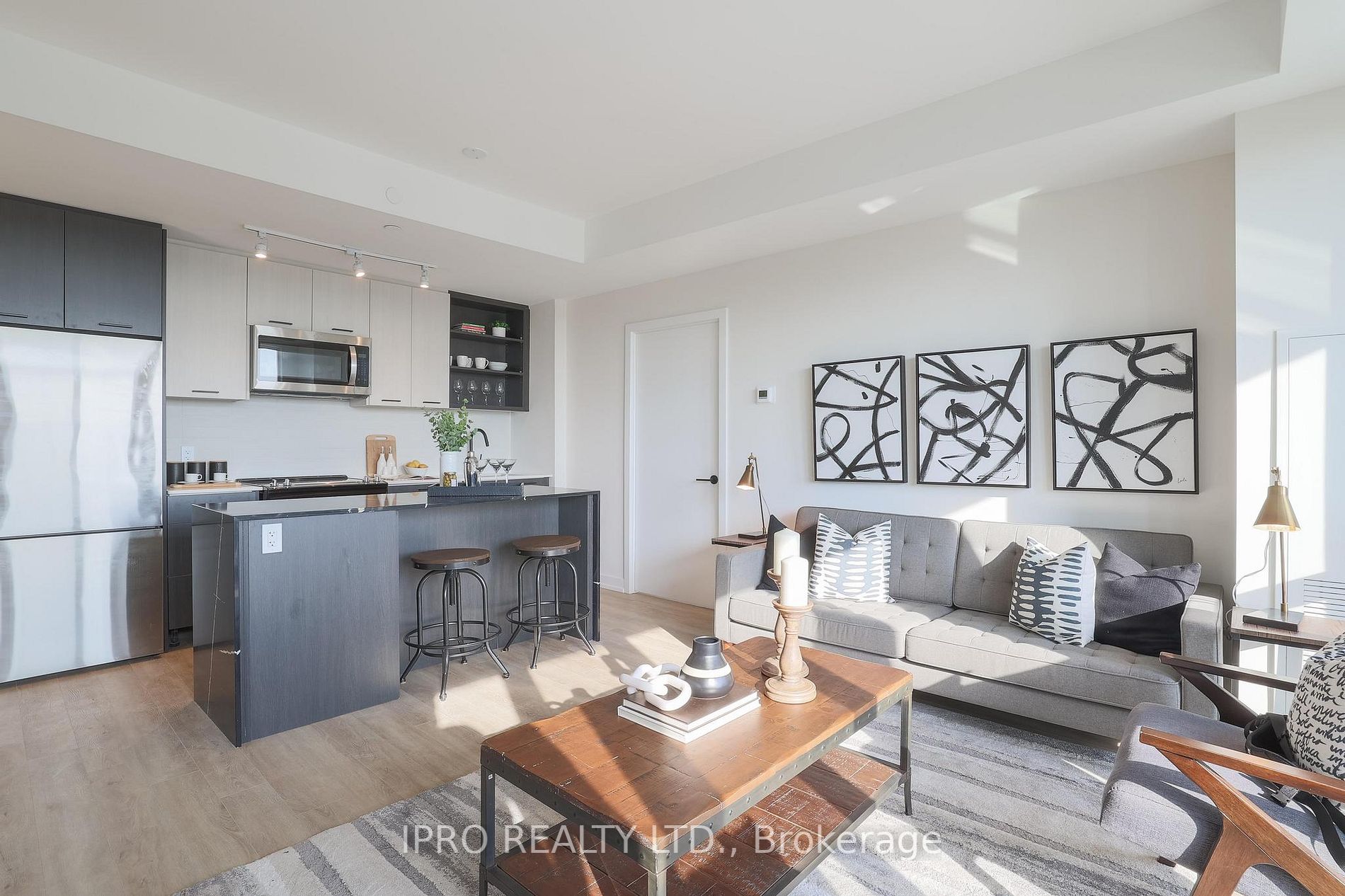 2300 St. Clair Ave W, #915