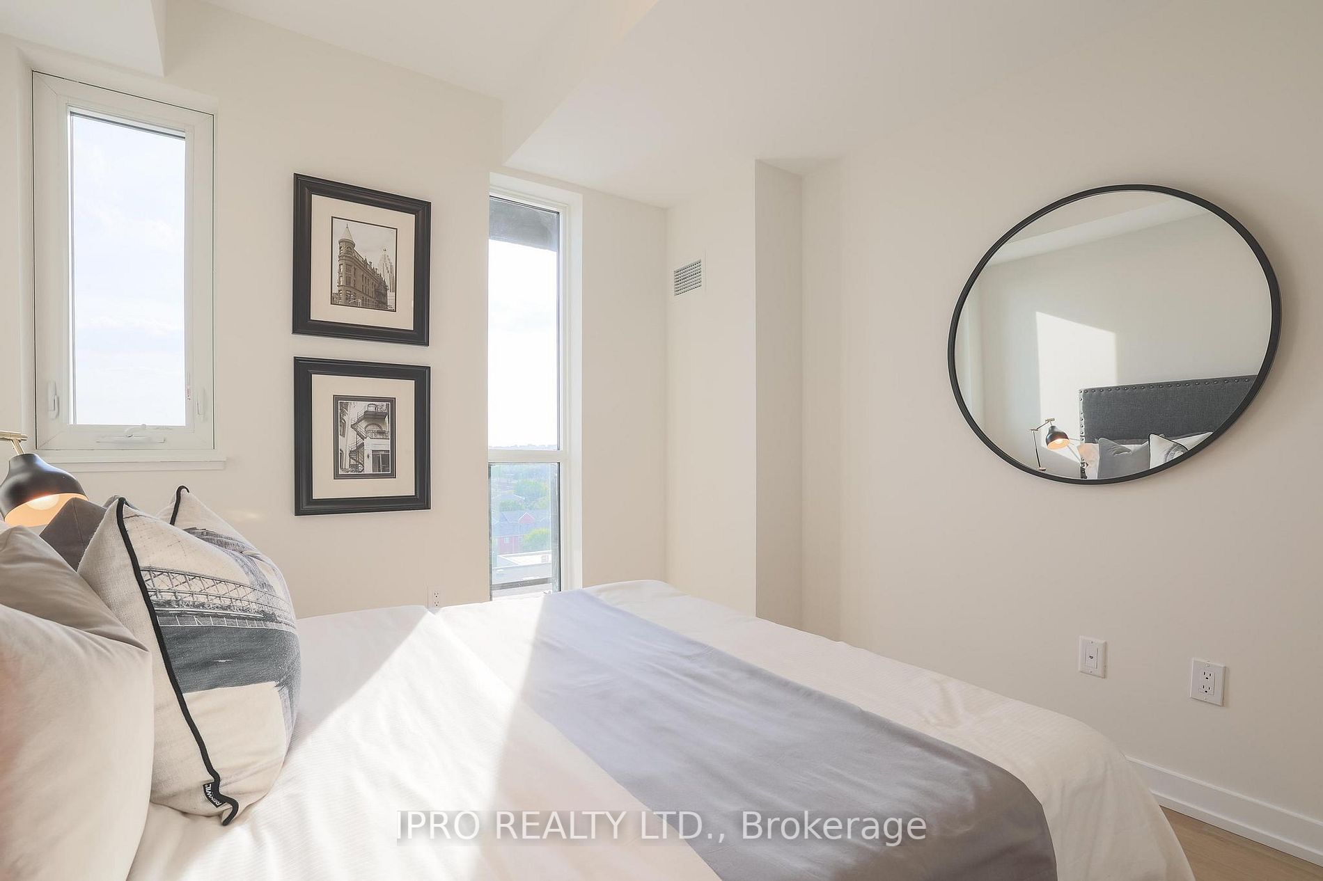 2300 St. Clair Ave W, #915