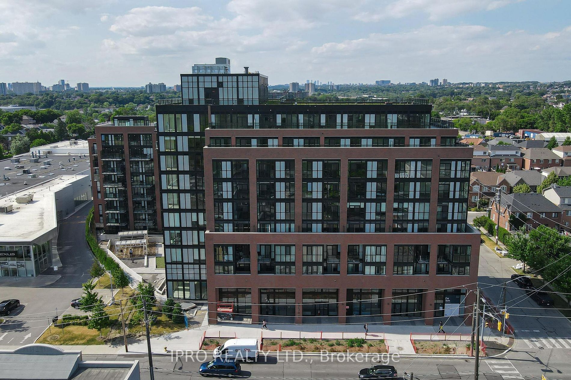 2300 St. Clair Ave W, #915