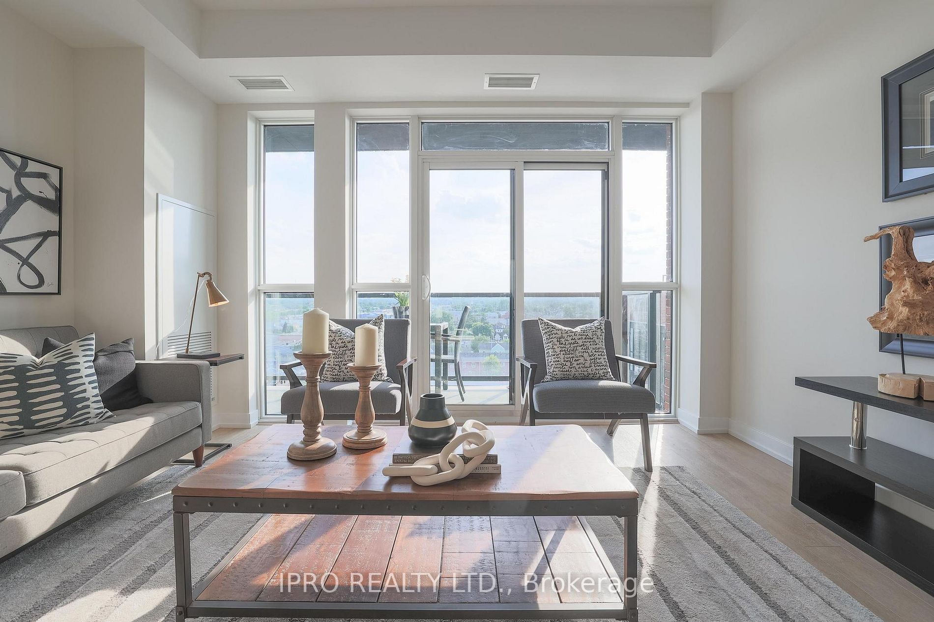 2300 St. Clair Ave W, #915