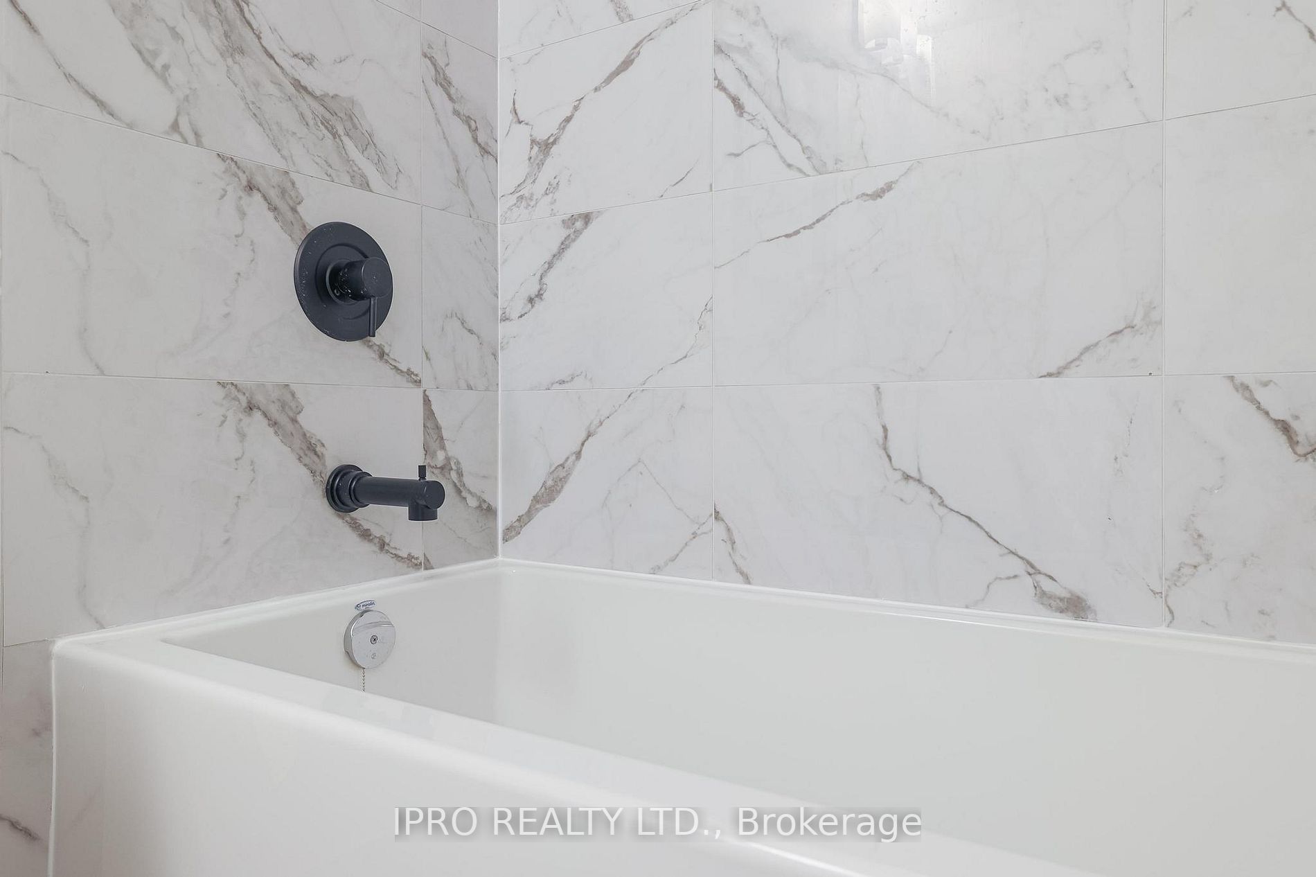 2300 St. Clair Ave W, #915