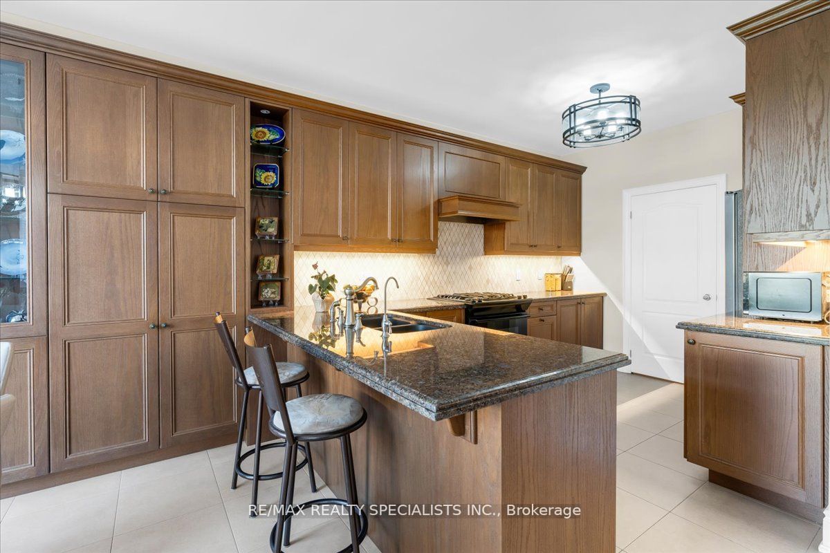 9 Stellar Avenue