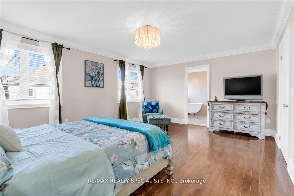 9 Stellar Avenue