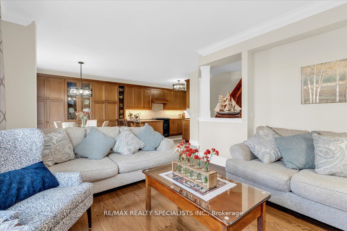 9 Stellar Avenue