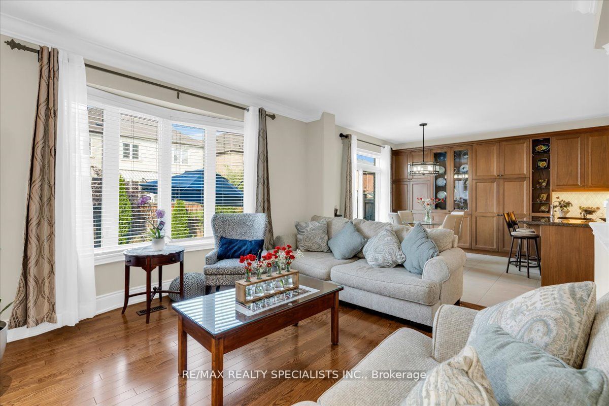 9 Stellar Avenue