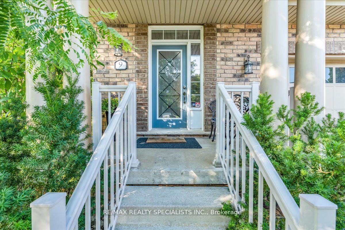 9 Stellar Avenue