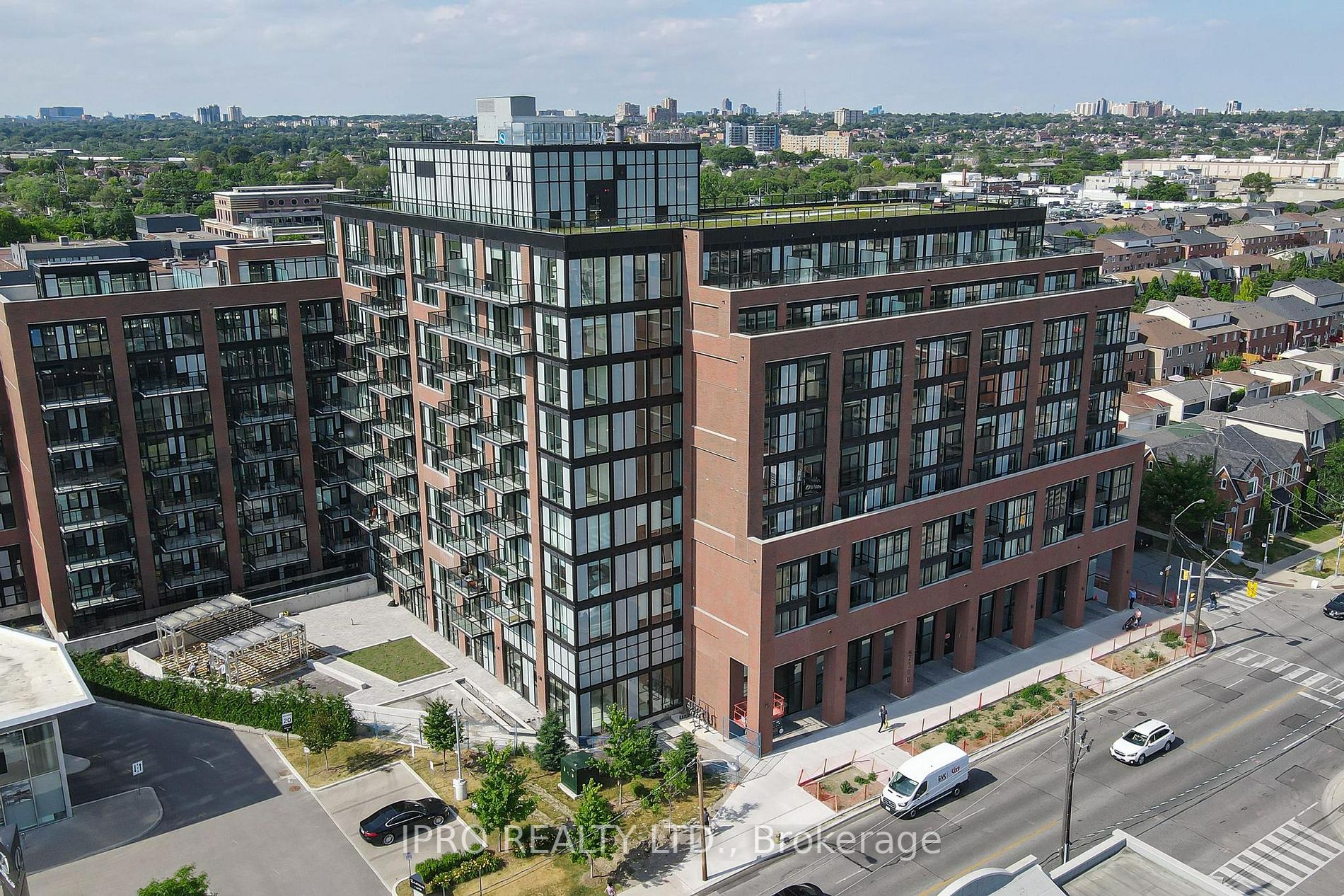2300 St Clair Ave W, #915