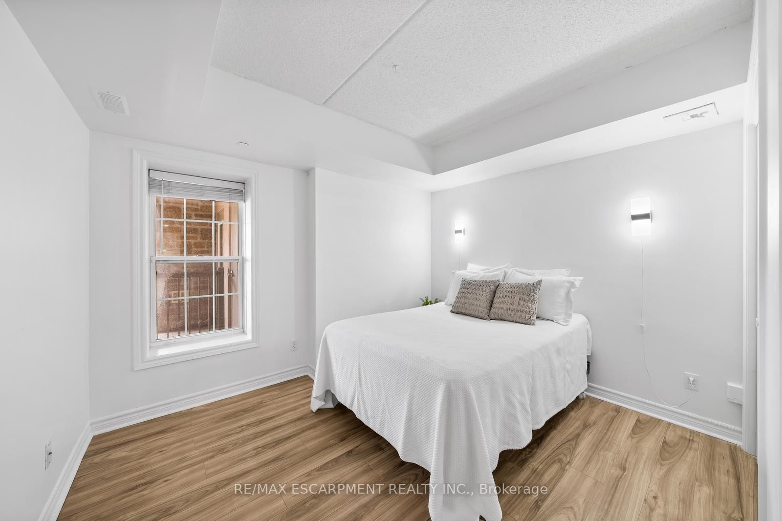 1460 Bishops Gate, #106