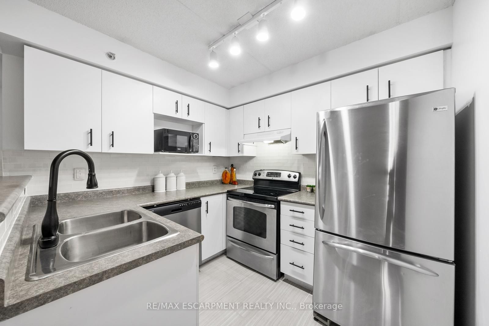 1460 Bishops Gate, #106