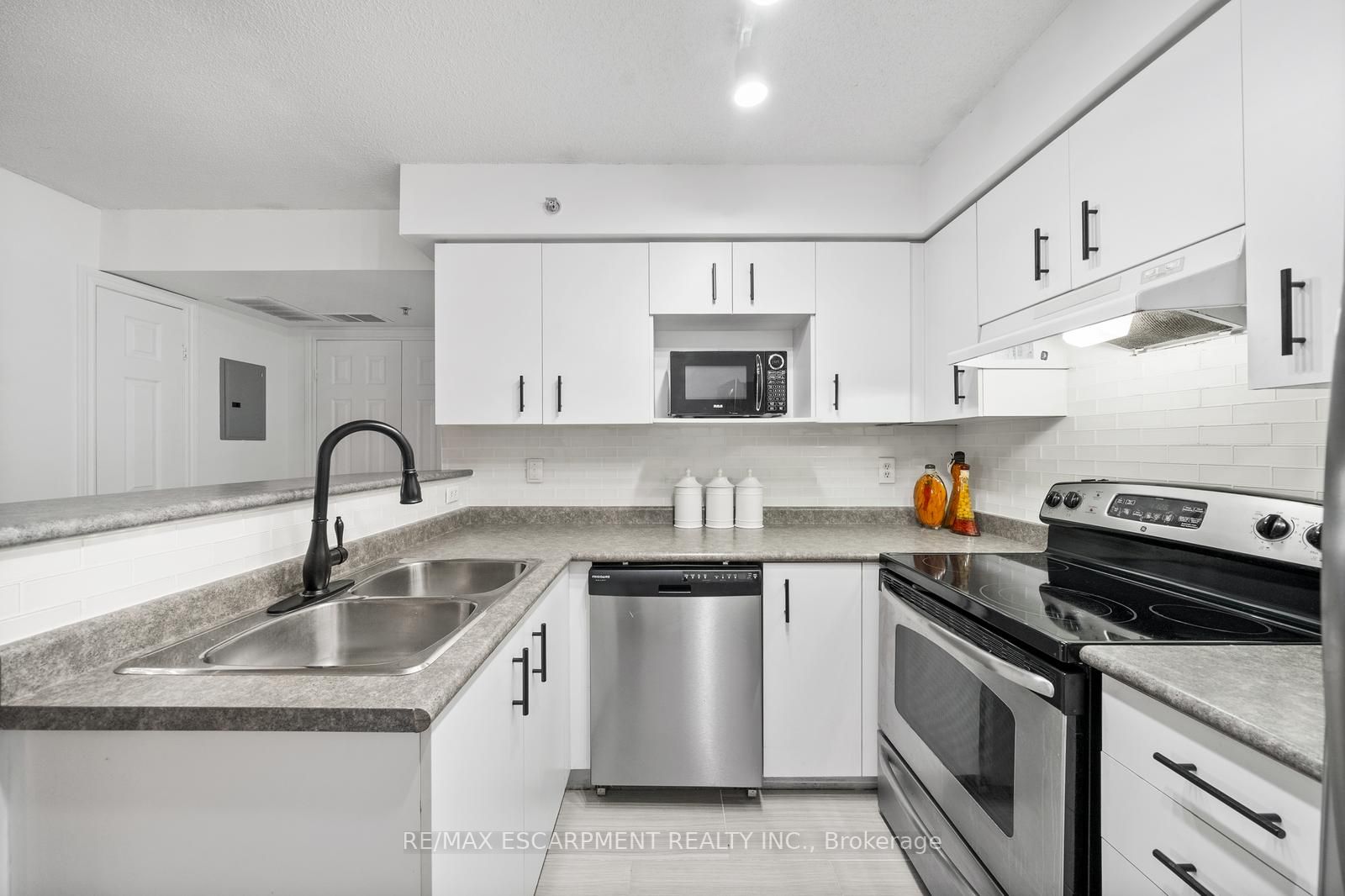 1460 Bishops Gate, #106