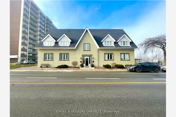 151 Randall St, Oakville