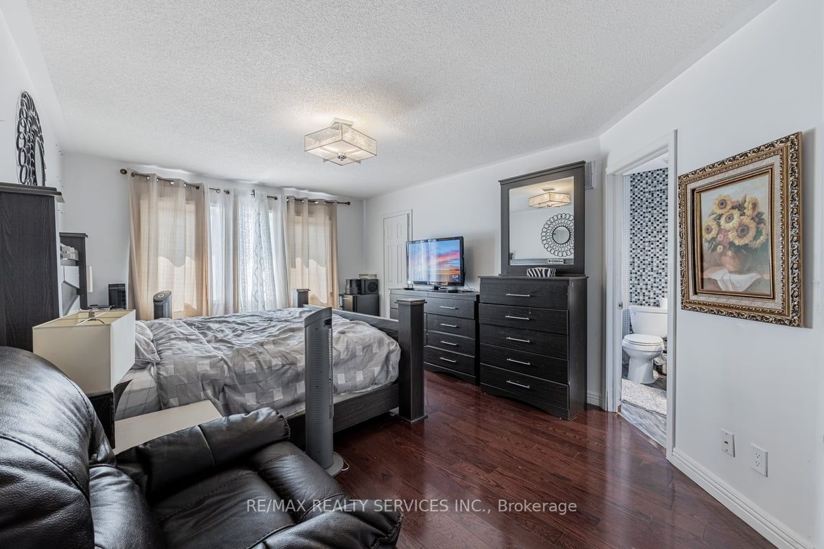 3235 High Springs Cres