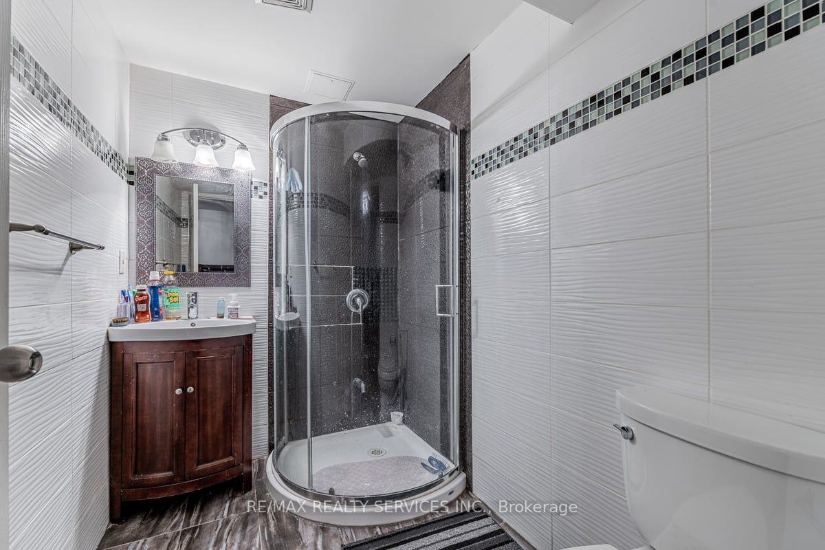3235 High Springs Cres