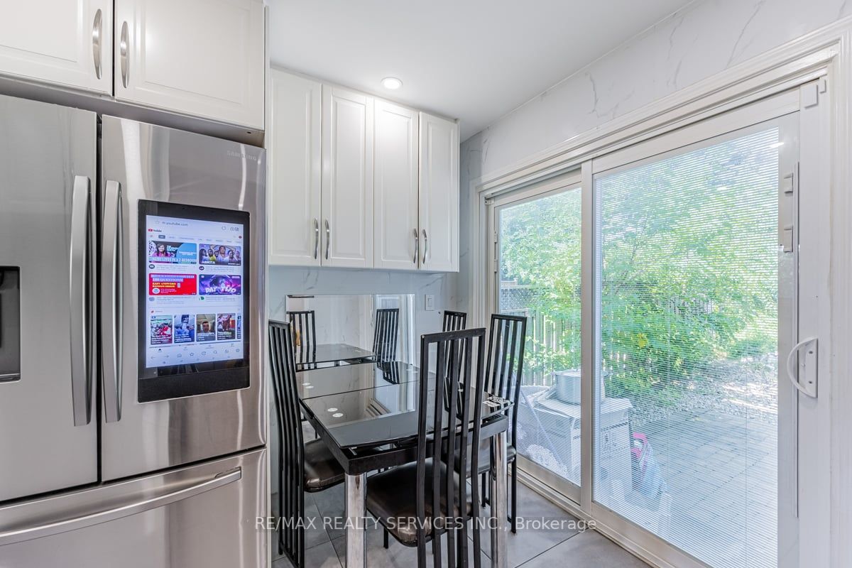 3235 High Springs Cres