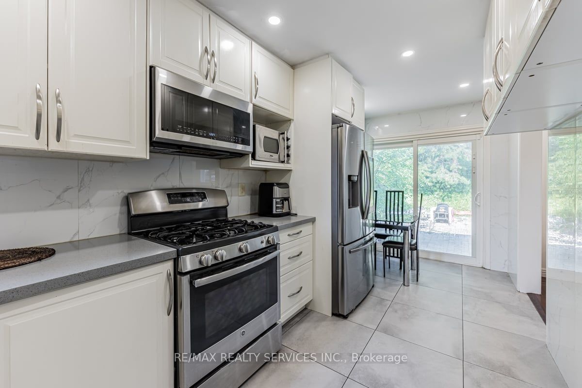 3235 High Springs Cres