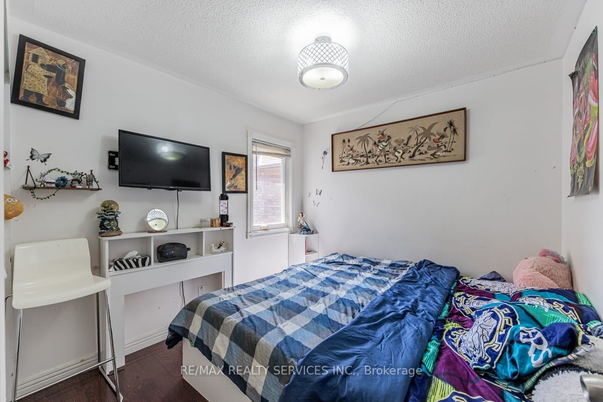 3235 High Springs Cres