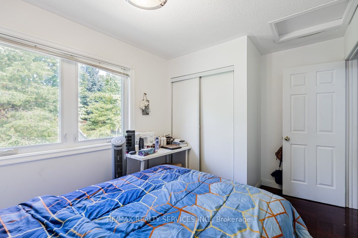 3235 High Springs Cres